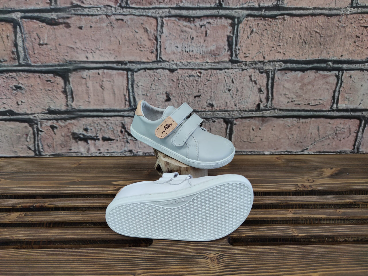 ZAPATOS DEPORTIVOS GRIS